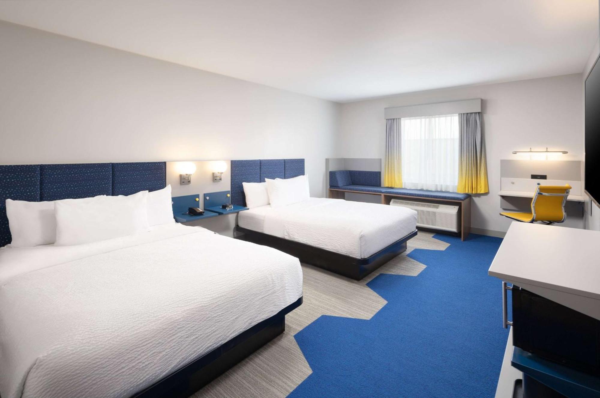 Microtel Inn & Suites By Wyndham Macedon Exterior foto