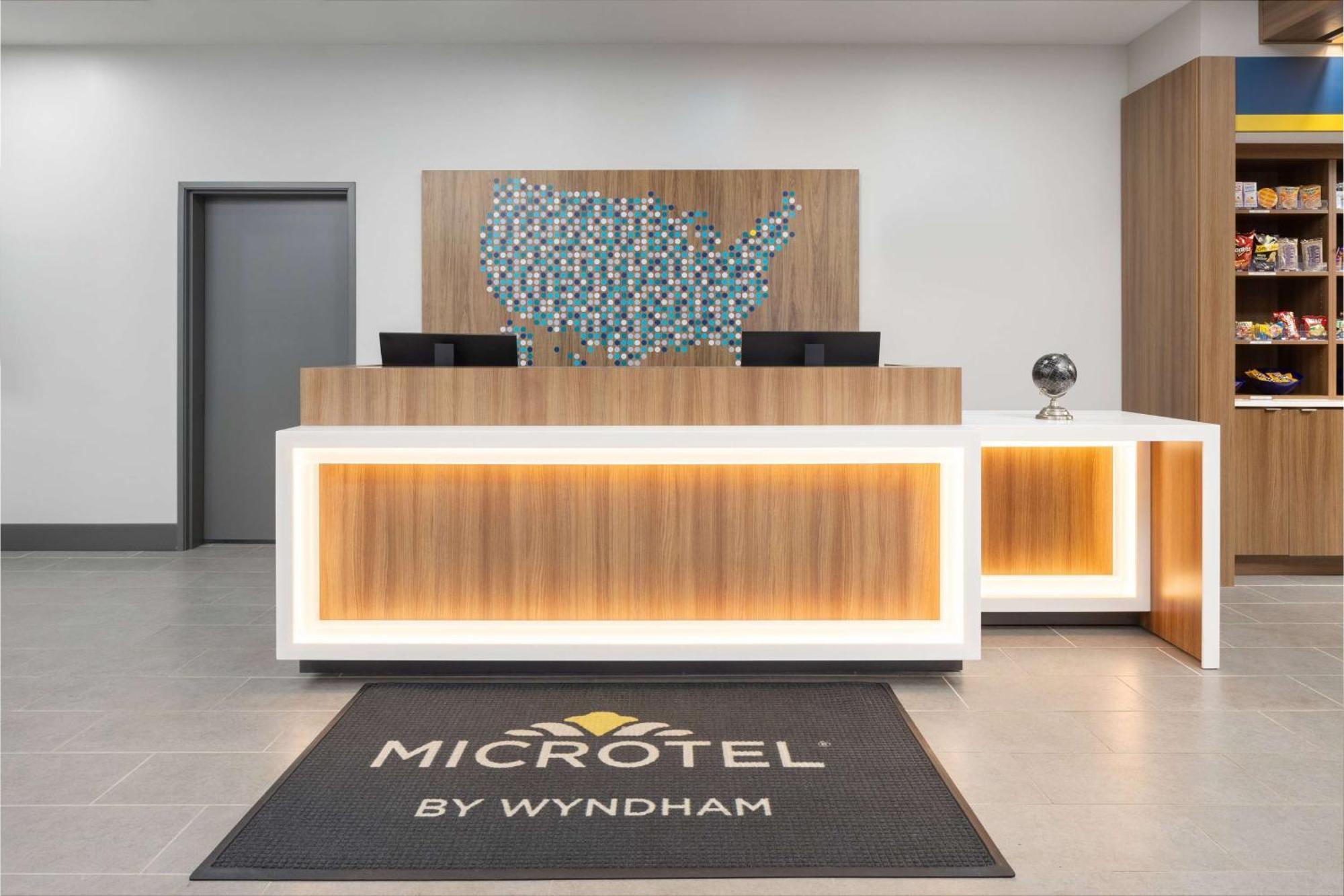 Microtel Inn & Suites By Wyndham Macedon Exterior foto